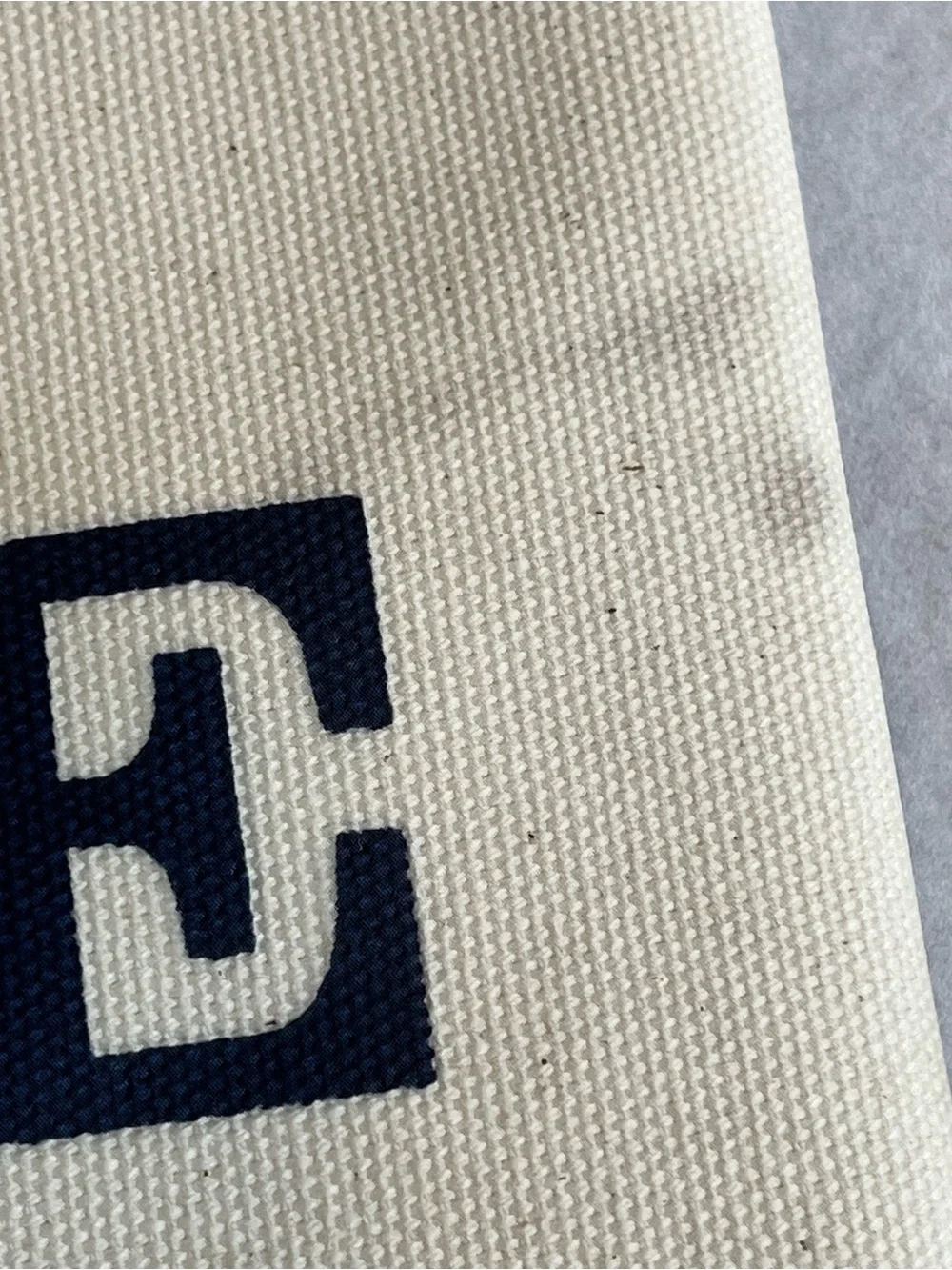 kate spade Coated Canvas Birdie Bogey Pouch NWT Navy/ Cream Discoloration FLAWED